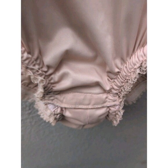 VTG Olga Bodysuit 32 B Lace Trim Legs Bust. Light Padding, Snap Closure. - Picture 4 of 16